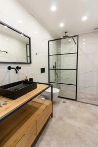 Vonios kambarys apgyvendinimo įstaigoje Heraklion chic and minimalistic apartment with sea view