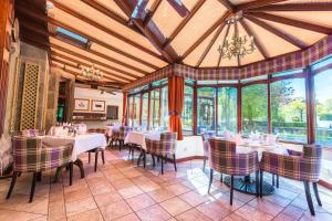 A restaurant or other place to eat at Craigmonie Hotel Inverness by Compass Hospitality