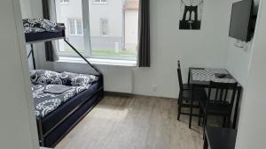 Posteľ alebo postele v izbe v ubytovaní Small Apartments Denisa Business