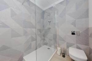 Kúpeľňa v ubytovaní ShortStayPoland Grzybowska (B73)