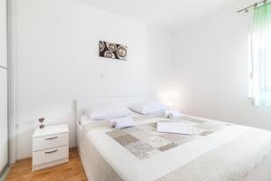Tempat tidur dalam kamar di Apartments Gudelj