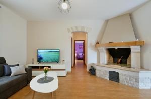 TV a/nebo společenská místnost v ubytování House Vedran 1125