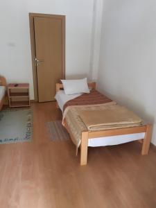 Voodi või voodid majutusasutuse Apartmani Gmitrovic toas