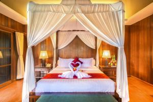 Tempat tidur dalam kamar di Ananda Ubud Resort