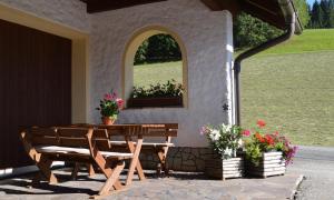 A garden outside Apartmenthaus Oberlehen