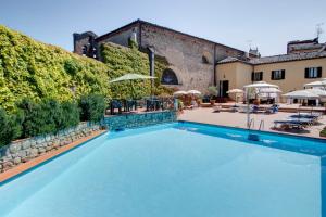Bazén v ubytování Hotel San Lino nebo v jeho okolí