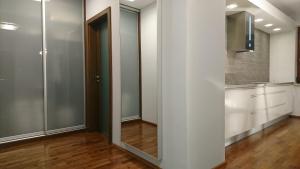 Zdjęcie z galerii obiektu Quiet and spacious apartment with garage option w Krakowie