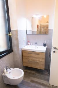 a bathroom with a white sink and a toilet at La villetta dei sogni nel Parco in Rome