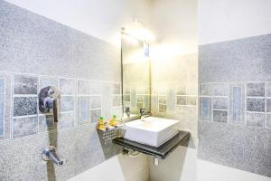Koupelna v ubytování FabHotel Aksa International - Nr Mumbai International Airport