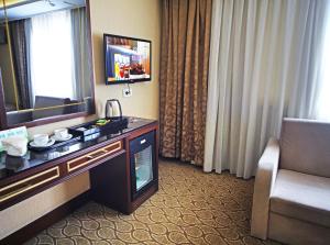 A television and/or entertainment centre at The Parma Hotel Downtown