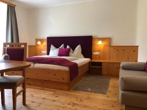 Postel nebo postele na pokoji v ubytování Hotel Garni Landhaus Florian