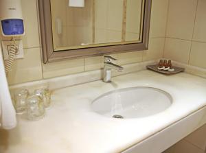 A bathroom at The Parma Hotel Downtown