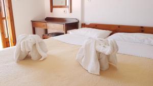 A bed or beds in a room at Studios Stavris