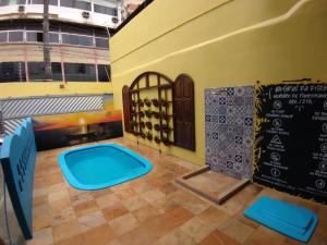 a room with a chalk board and a blue floor at Local Hostel & Suites Manaus in Manaus