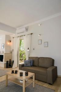 Ruang duduk di Naftilos Blue View retreat