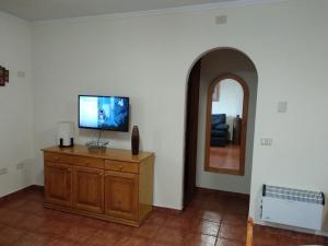 Televízia a/alebo spoločenská miestnosť v ubytovaní Holiday Home LaCerca