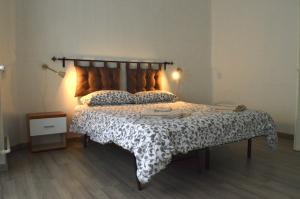 Giường trong phòng chung tại Luminoso e Accogliente appartamento