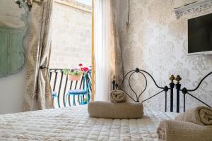 a bedroom with a bed with a teddy bear on it at Kharmen A 1565s House with Seaviews in Birgu