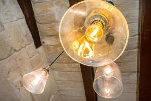 aendant light with a bottle of wine and lights at Kharmen A 1565s House with Seaviews in Birgu