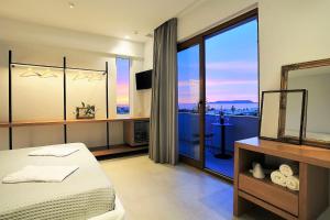 Posteľ alebo postele v izbe v ubytovaní Basilico Suites Adults Only by Estia