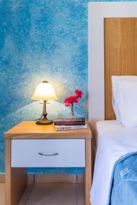 Postel nebo postele na pokoji v ubytování Aeolos Hotel