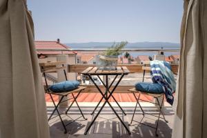 a view of a balcony with a table and chairs at Sunrise Apartments Bol in Bol