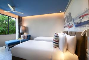 Ein Bett oder Betten in einem Zimmer der Unterkunft OZO Phuket