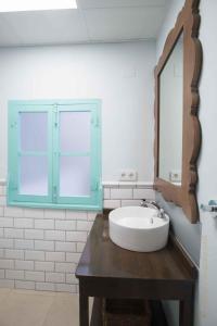 a bathroom with a sink and a mirror at Vintage & Cosy Auditorium in Alicante +16 photos