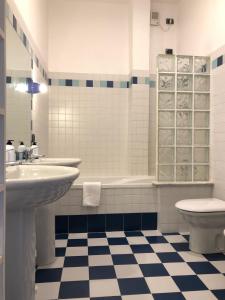a bathroom with a sink and a tub and a toilet at ARDUINO AL TRE in Alghero