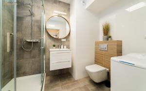 Kúpeľňa v ubytovaní Wonder Home - Apartamenty z balkonami, blisko centrum Karpacza, stoku i aquaparku