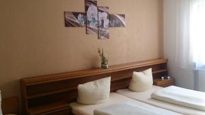 Postel nebo postele na pokoji v ubytování Hotel Gasthof Zur Krone