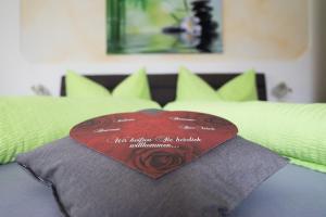 Postel nebo postele na pokoji v ubytování Ferienwohnung Permoser