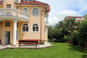 a house with a bench in front of it at Casa Monica in Baile Felix