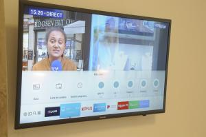 Televízia a/alebo spoločenská miestnosť v ubytovaní Pensión Old City House