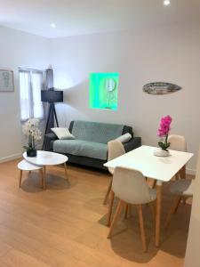 a living room with a couch and a table at Très bel appartement dans le centre historique in Grasse