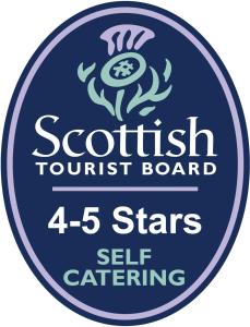 una etiqueta para un catering de estrellas escocesas de la junta turística en Leny Estate, en Callander