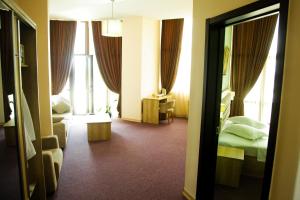 Postel nebo postele na pokoji v ubytování Hotel Grand