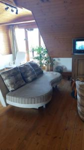 A seating area at Komfort Apartman