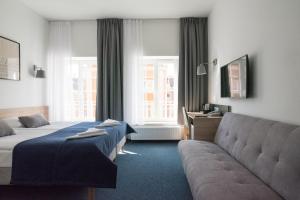 Postel nebo postele na pokoji v ubytování Fama Residence Gdańsk Old Town