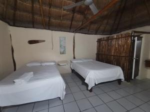 Postel nebo postele na pokoji v ubytování Las Cabañas del Doctor + 37 fotografií