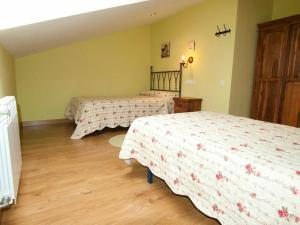 Łóżko lub łóżka w pokoju w obiekcie Apartamentos Rurales Casa Tata