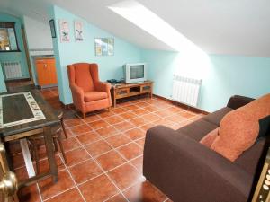 Telewizja i/lub zestaw kina domowego w obiekcie Apartamentos Rurales Casa Tata