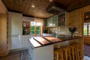 Kuchyň nebo kuchyňský kout v ubytování Jossi Holiday Home + 12 fotografií