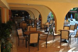 A restaurant or other place to eat at Hotel Exotica
