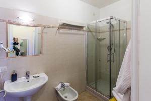 A bathroom at Casa Vacanze Isophylla