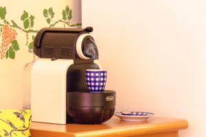 Coffee and tea making facilities at Casa Vacanze Isophylla