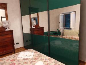 Posteľ alebo postele v izbe v ubytovaní SESTRI Villa Vignolo with POOL