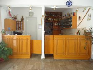 Salon ili bar u objektu Zorbas Hotel