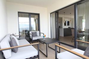 Posezení v ubytování SEA VIEW LOGGIA by Beach House Jolindoor