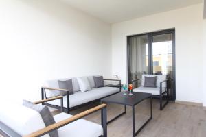 Posezení v ubytování SEA VIEW LOGGIA by Beach House Jolindoor